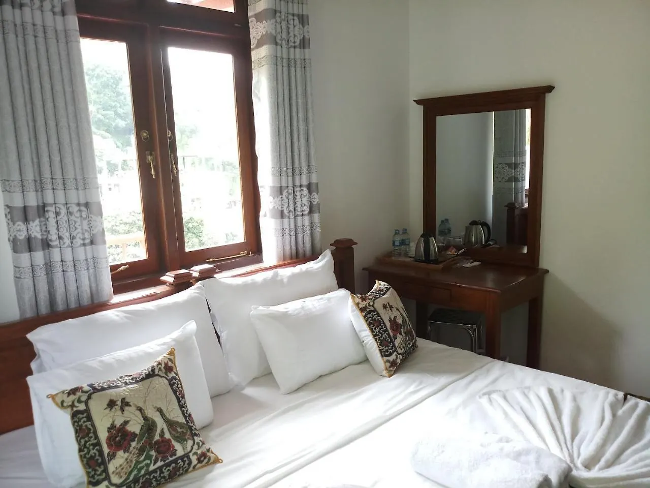 Rock Edge Residence 康提