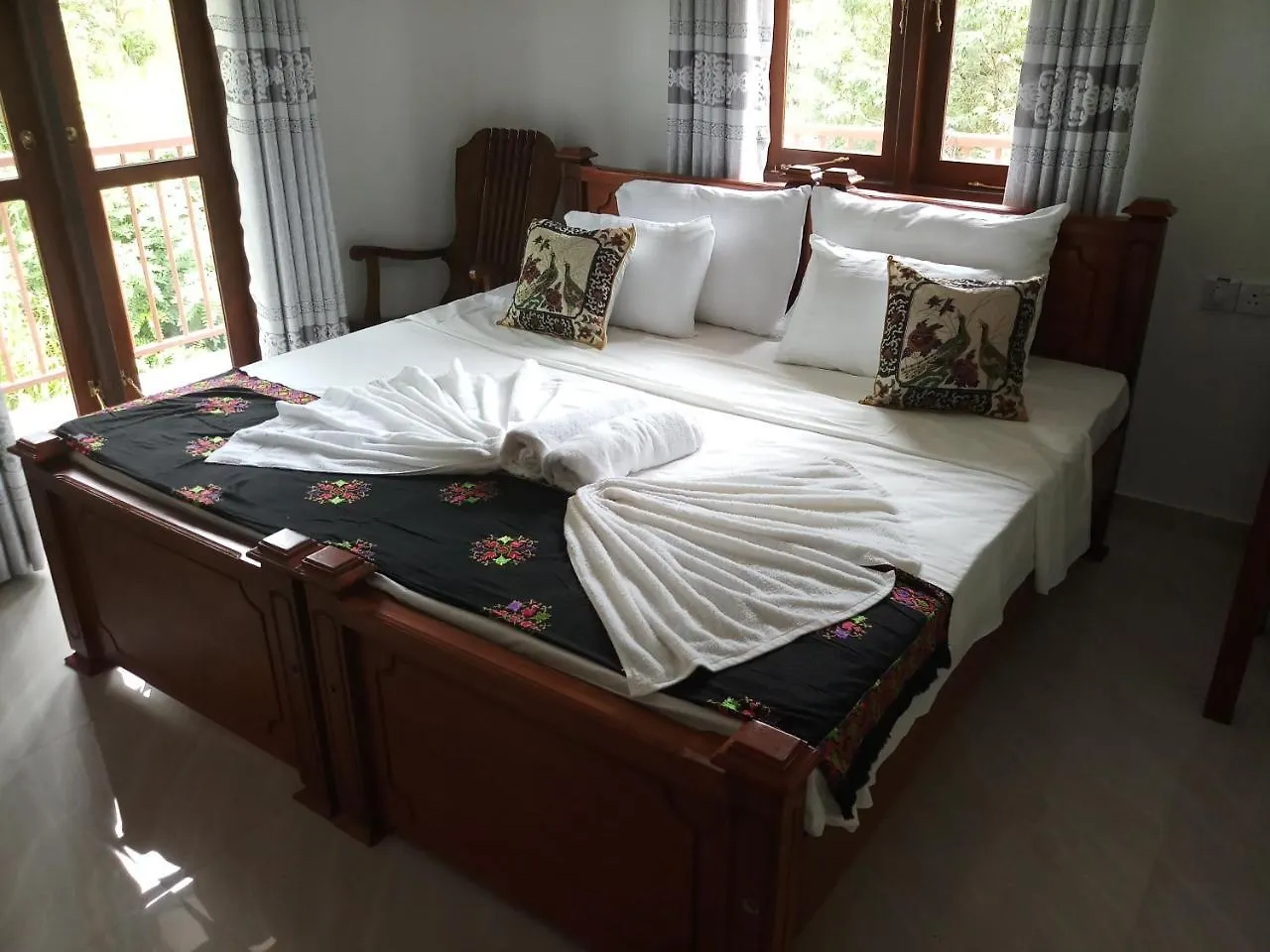 Rock Edge Residence 康提 民宿