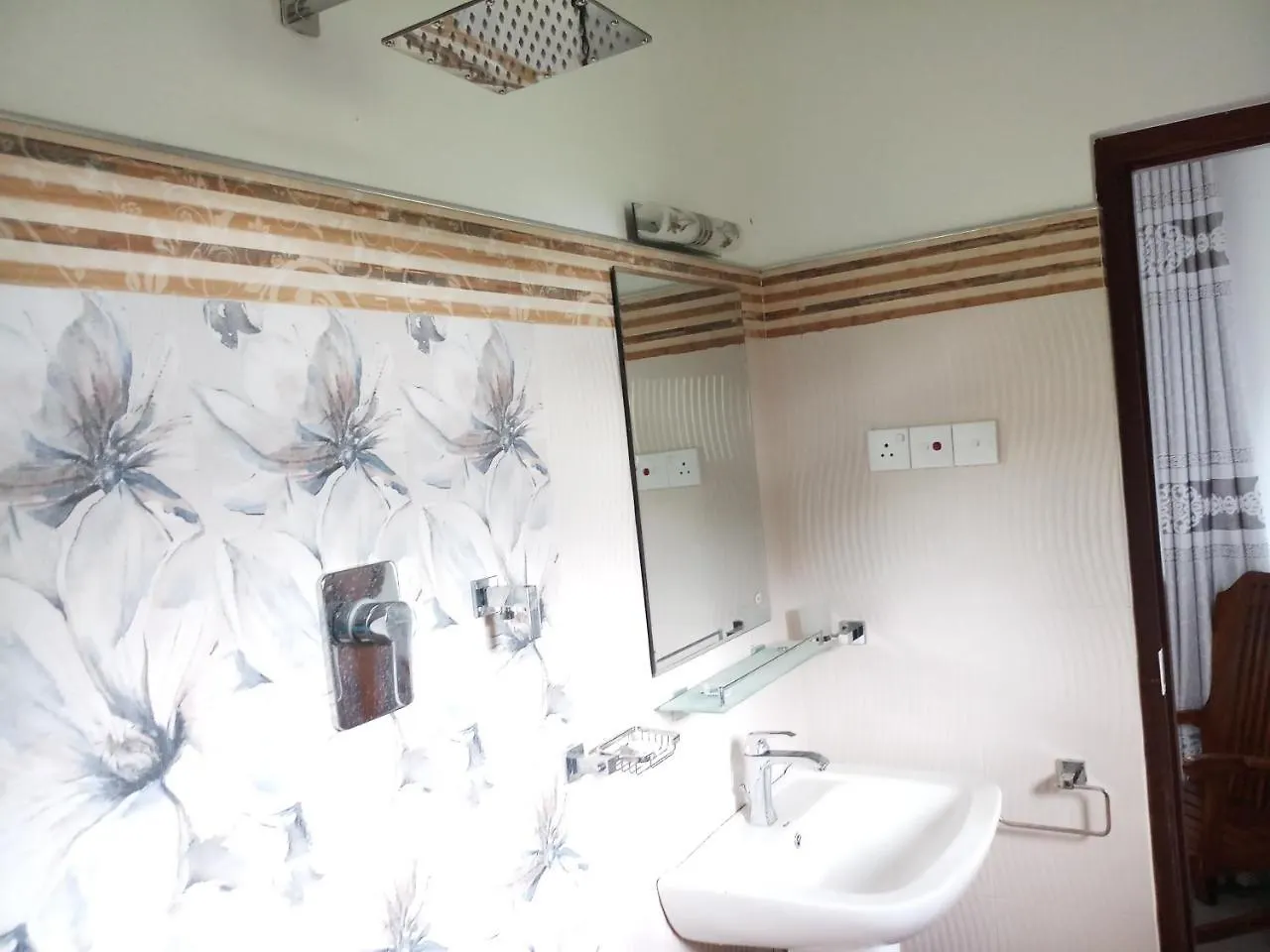 民宿 Rock Edge Residence 康提